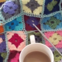 crochet granny squareblanket with bobble edging