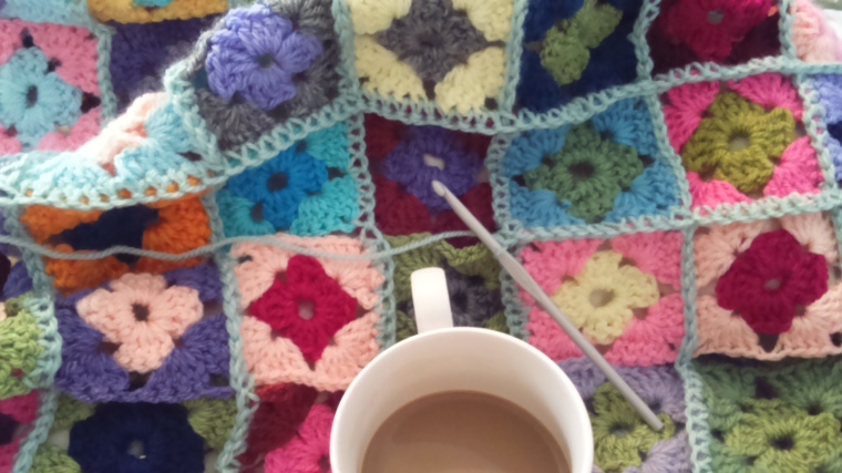 crochet granny squareblanket with bobble edging
